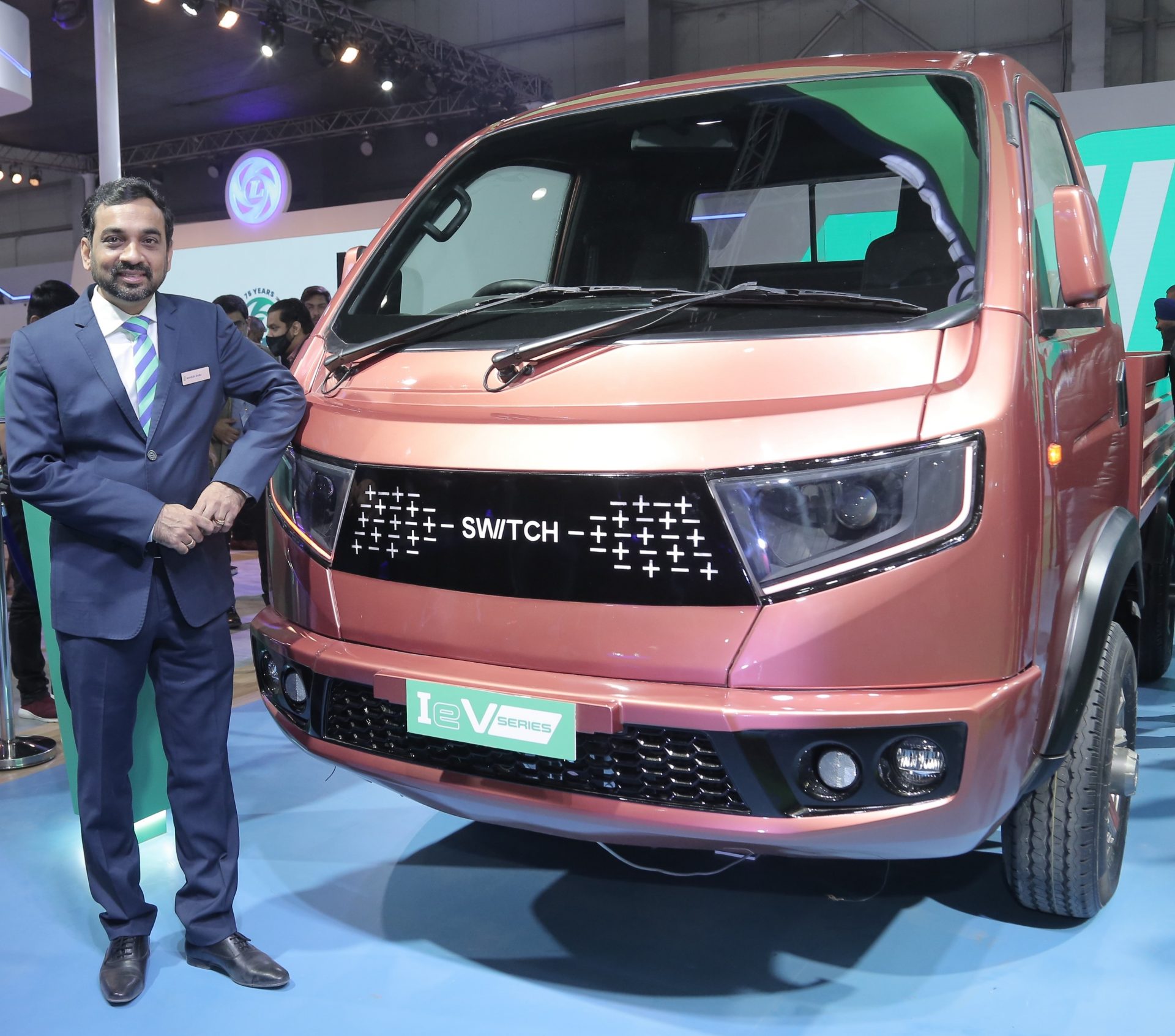 SWITCH Mobility unveils all-new IeV series at Auto Expo 2023 ...